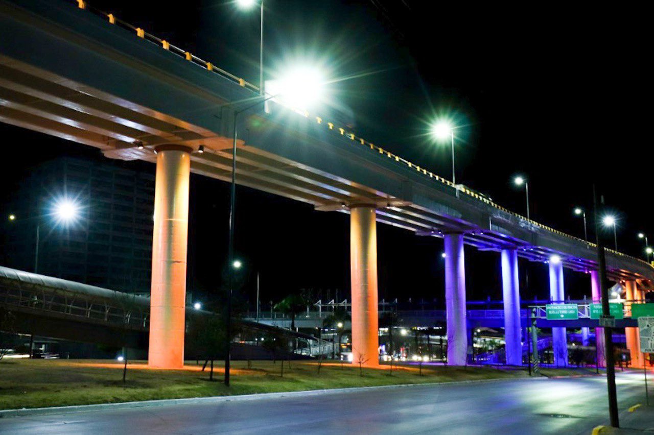 León (Gto) embellece con iluminación escénica sus sitios mas emblemáticos