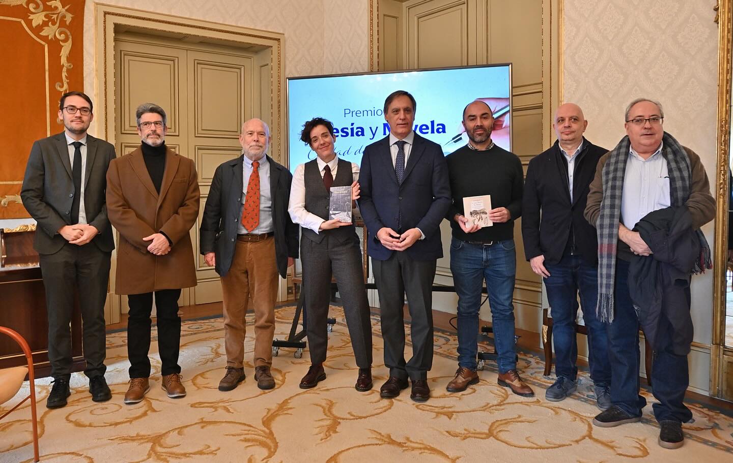 El alcalde hace entrega de los Premios de Novela y Poesía Ciudad de